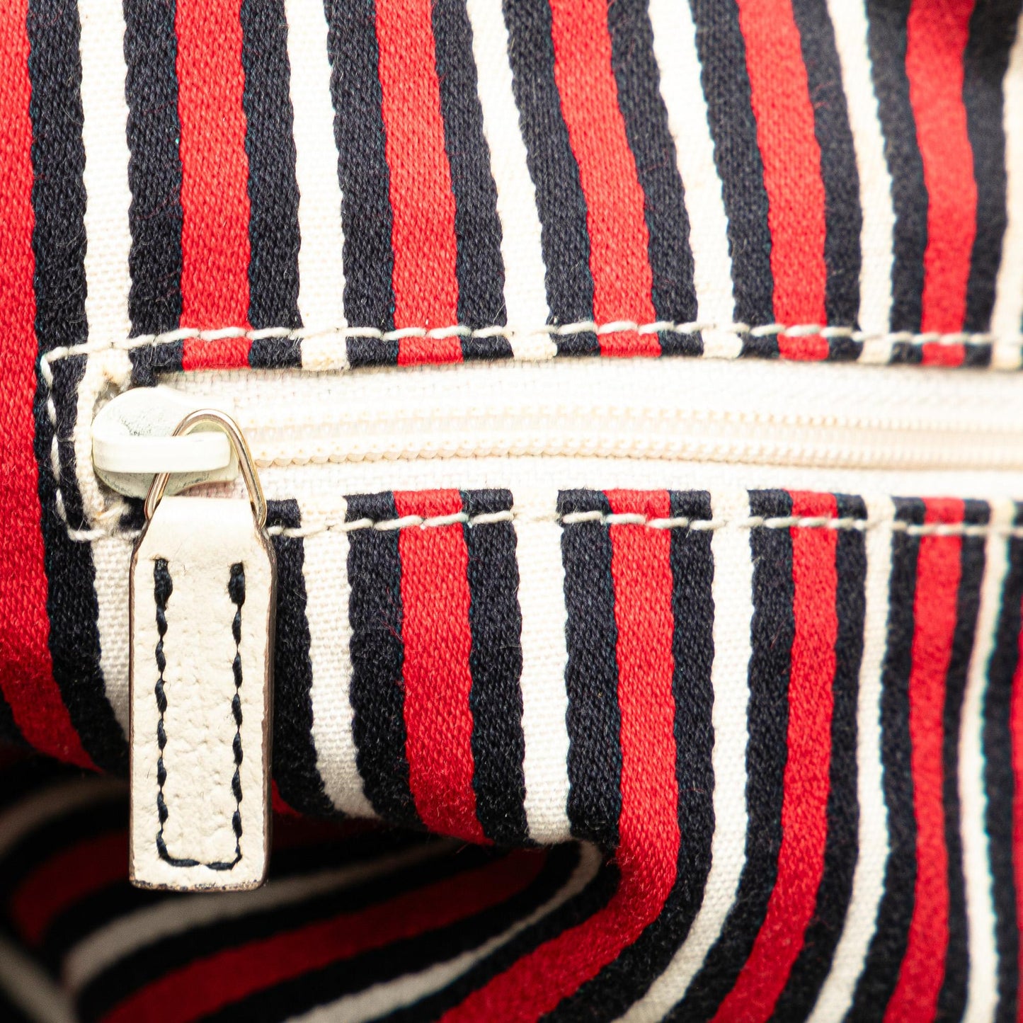 Gucci 85th Anniversary D-Ring Pelham Shoulder Bag (SHG-dIekBG)