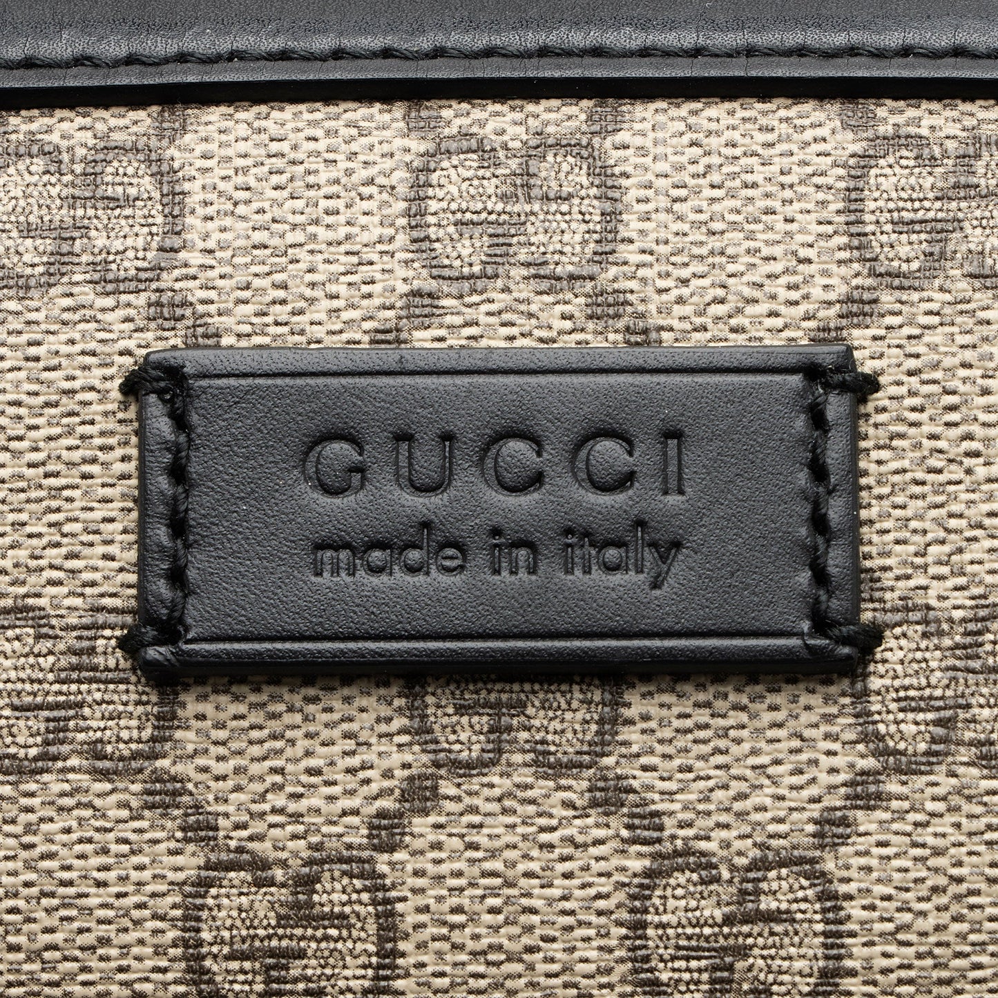 Gucci GG Supreme Medium Messenger