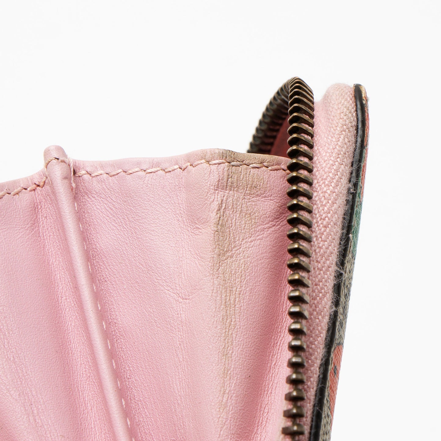Gucci GG Supreme Strawberry Zip Around Wallet
