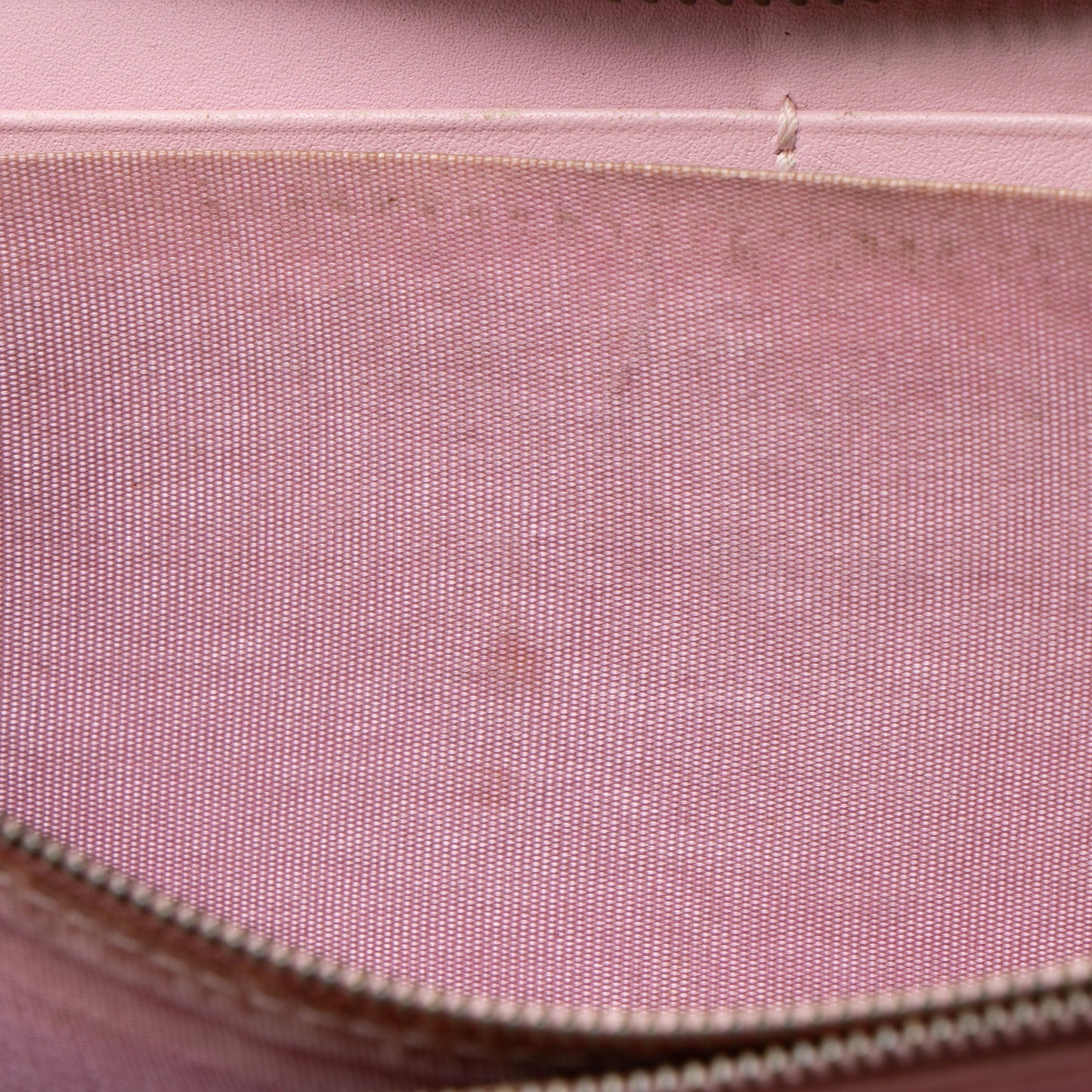 Gucci GG Supreme Strawberry Zip Around Wallet