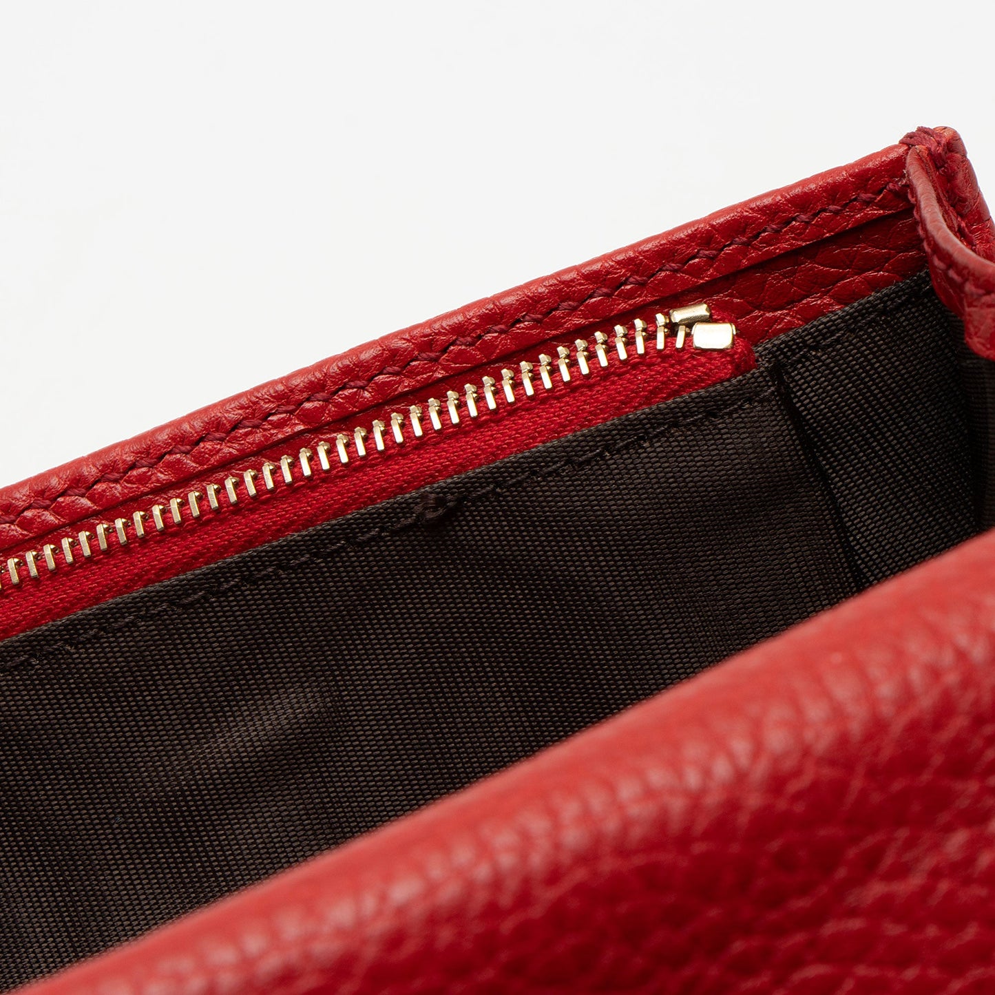 Gucci Grained Leather Soho Wallet on Chain
