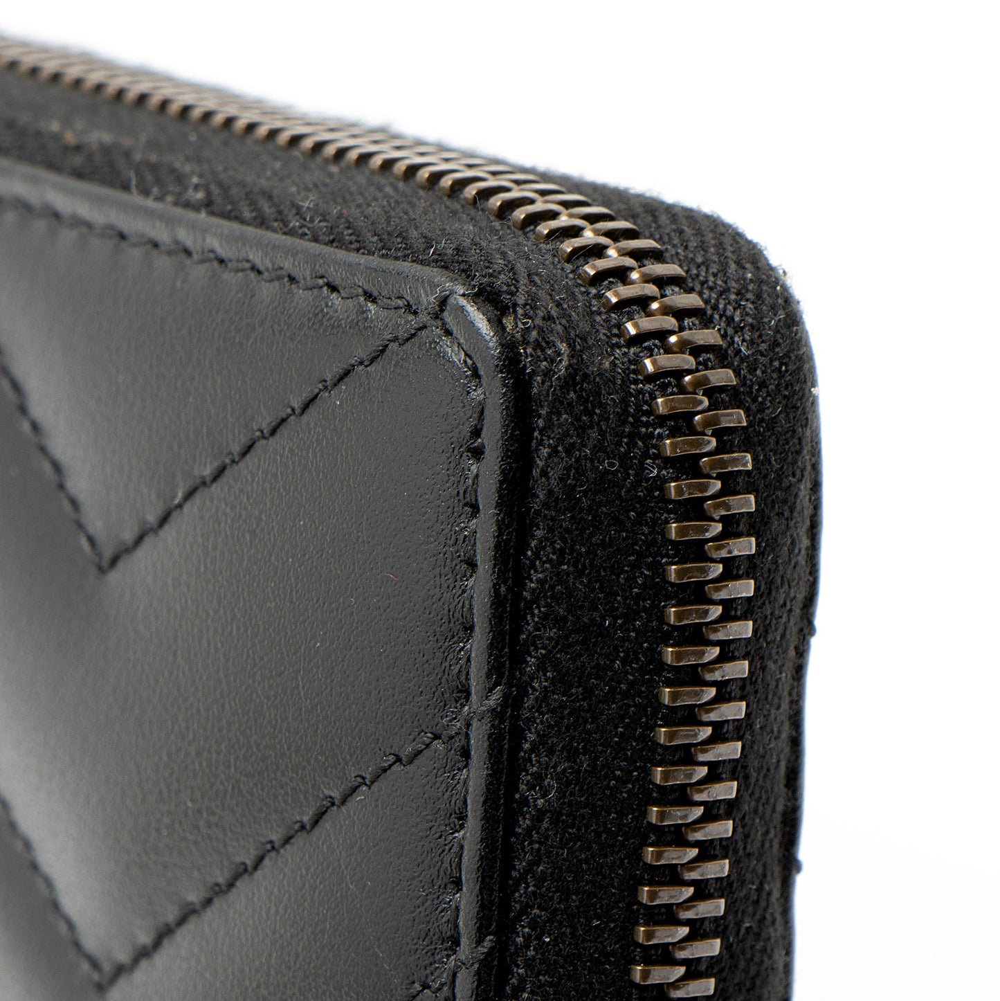 Gucci Matelasse Leather GG Marmont Zip Wallet