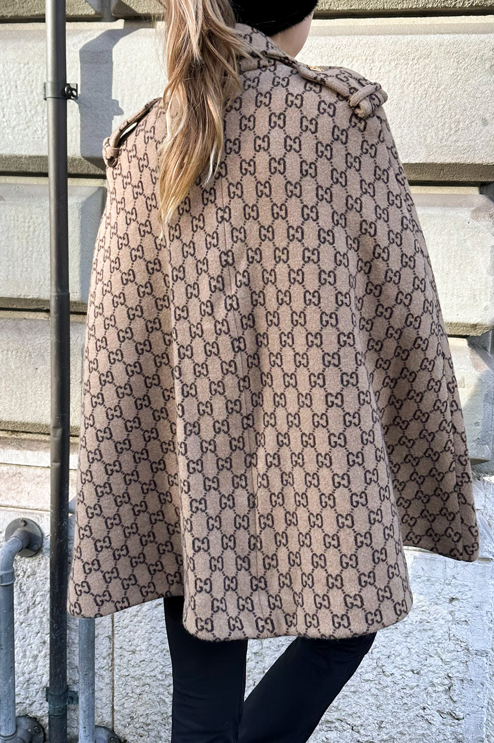 Luxury Gucci Trending 2025 GG Supreme Cape Wool Beige