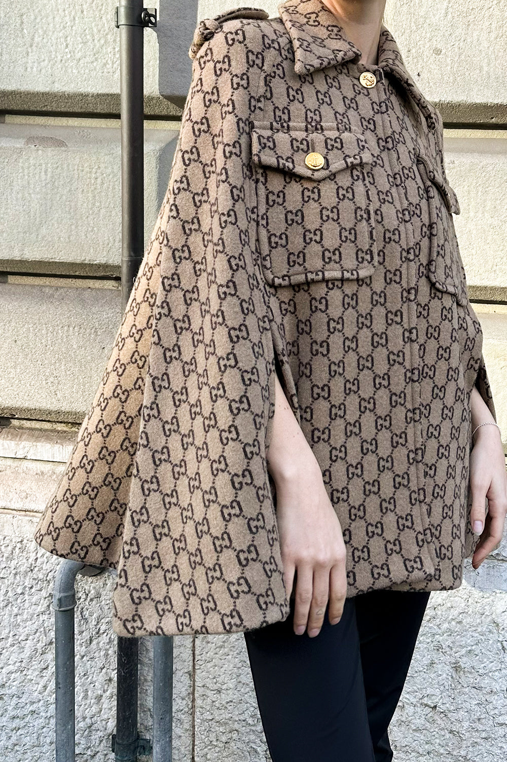 Luxury Gucci Trending 2025 GG Supreme Cape Wool Beige