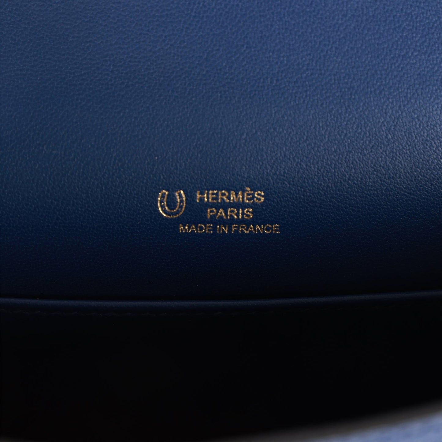 Luxury Hermes Special Order (HSS) Kelly Sellier 20 Casaque Sesame and Bleu Saphir Epsom Gold Hardware