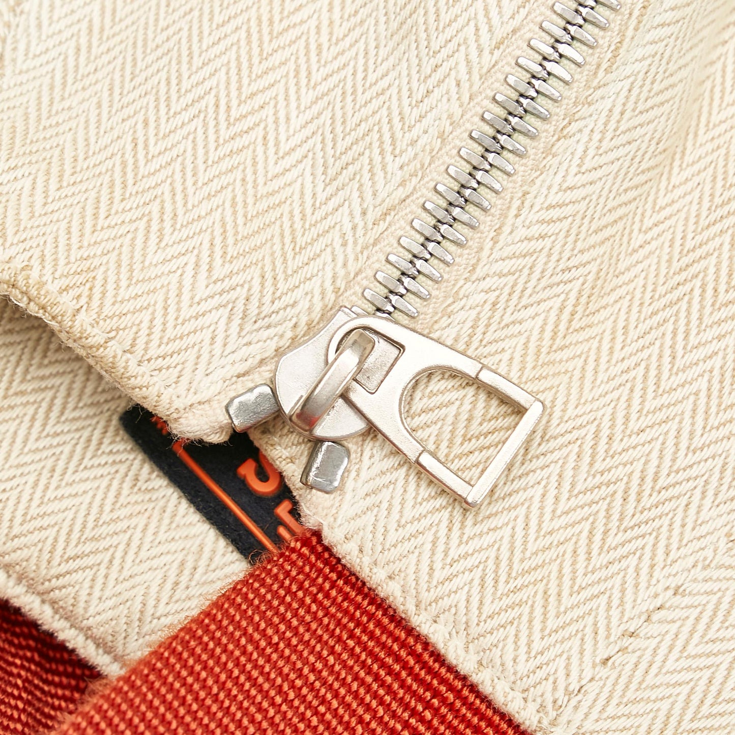 Luxury Hermes Toile Chevron Cavalier Sling Bag (SHG-Qhlu50)