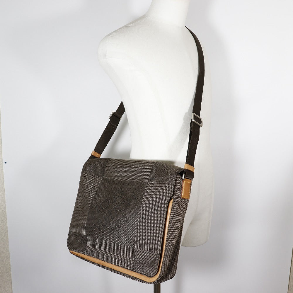 Louis Vuitton Damier Geant Canvas Messenger Bag M93030