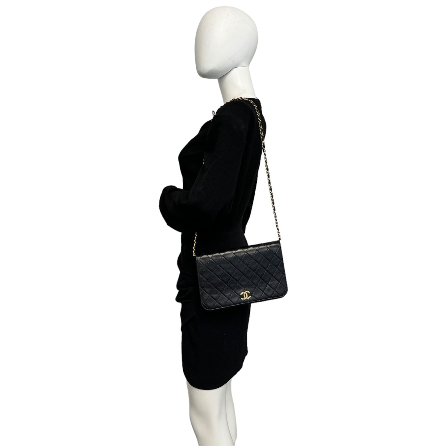 Luxury Chanel Flap Bag Push Lock Medium Black Lambskin Gold