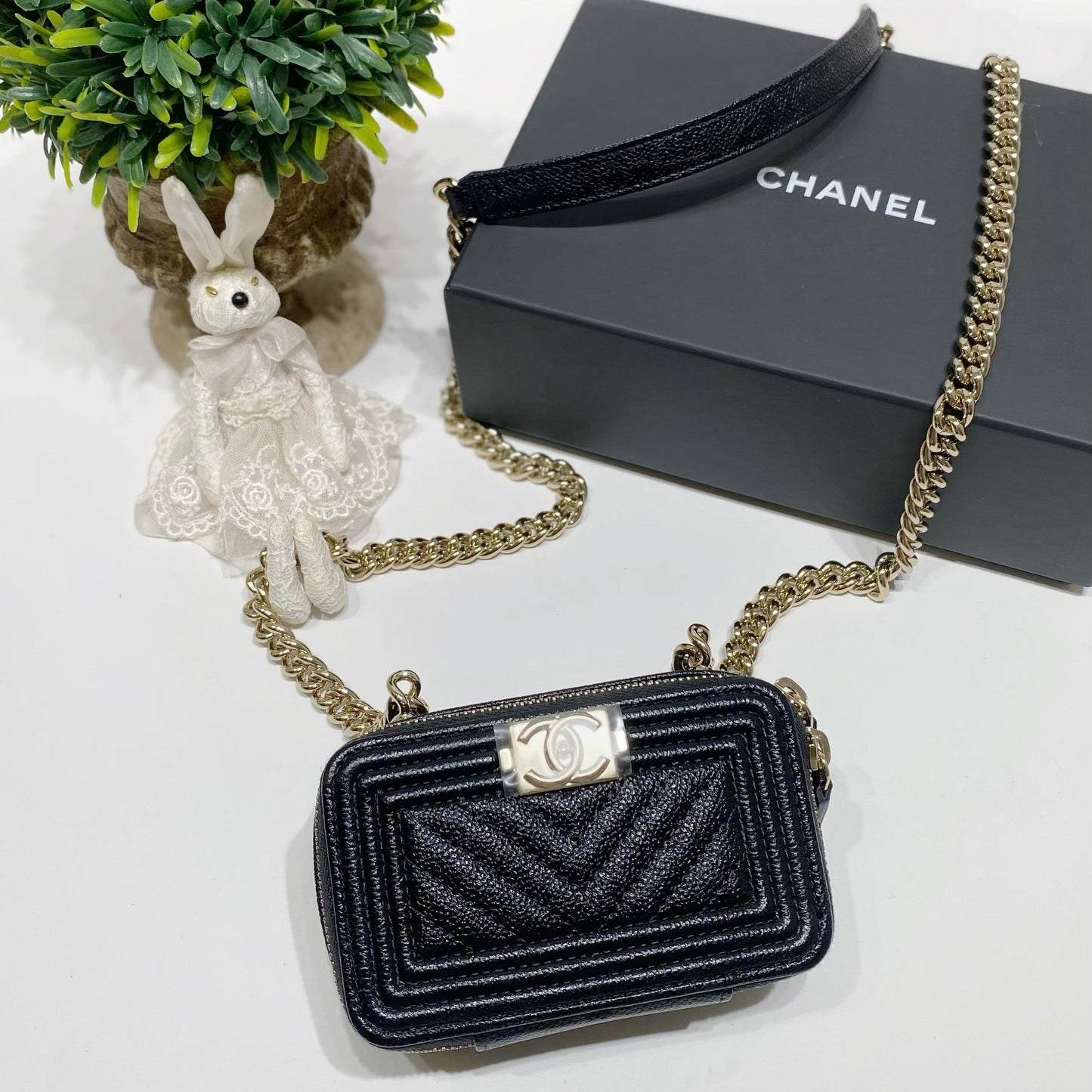 No.4129-Chanel Chevron Boy Purse With Chain (Unused / 未使用品)