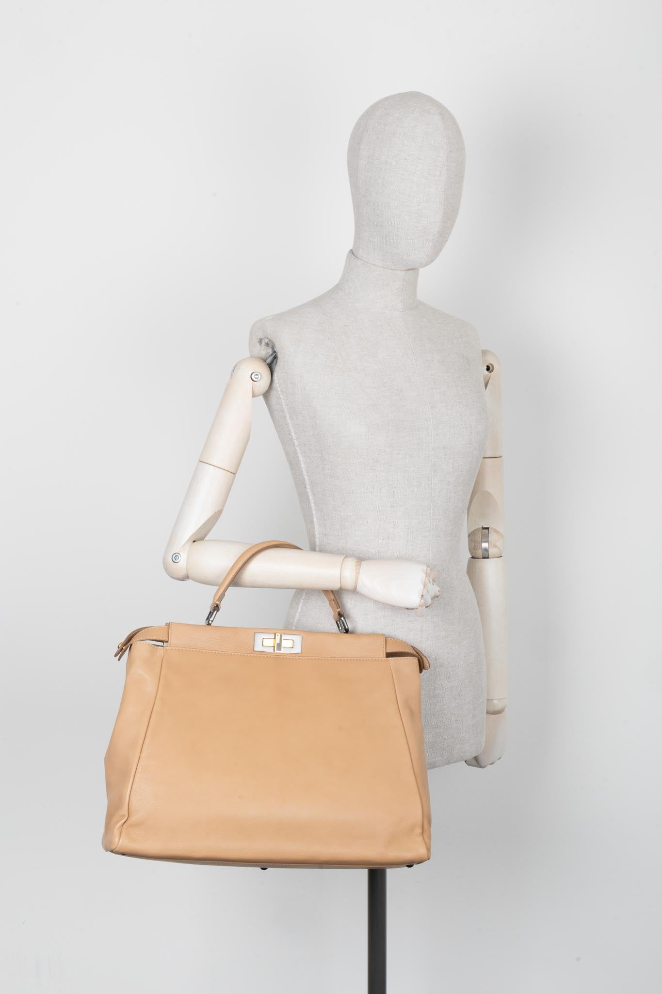 Luxury Fendi Large Peekaboo Leather Beige