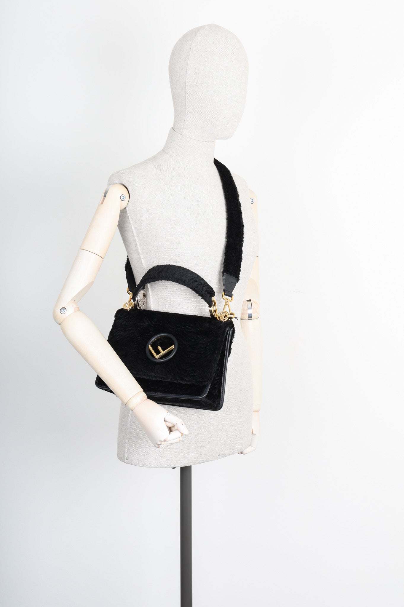 Luxury Fendi Kan I F Shoulder Bag Velvet Black