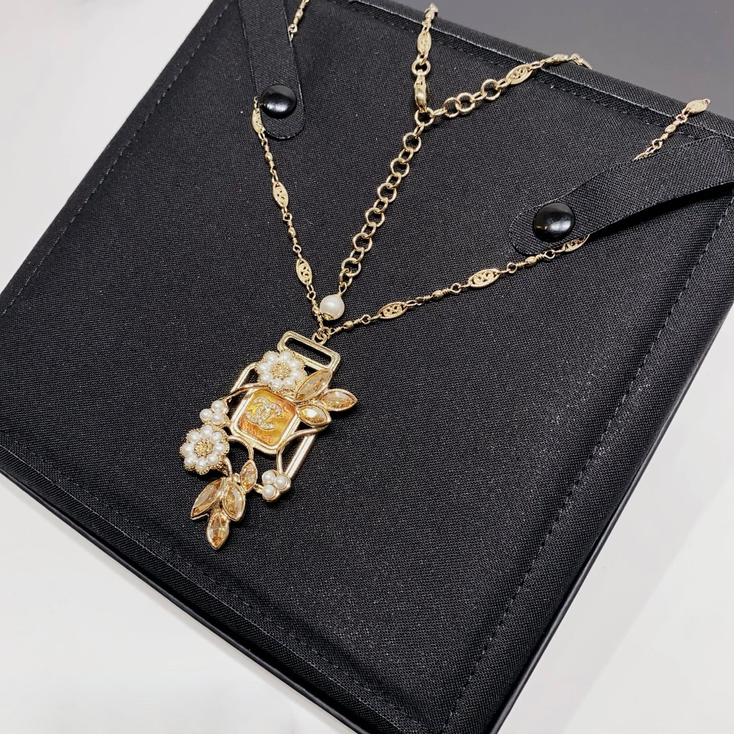 No.4255-Chanel Metal &amp; Pearl Perfume Necklace (Brand New / 全新貨品)