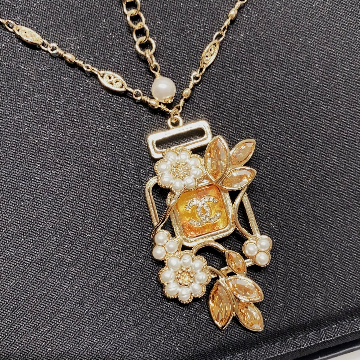 No.4255-Chanel Metal &amp; Pearl Perfume Necklace (Brand New / 全新貨品)