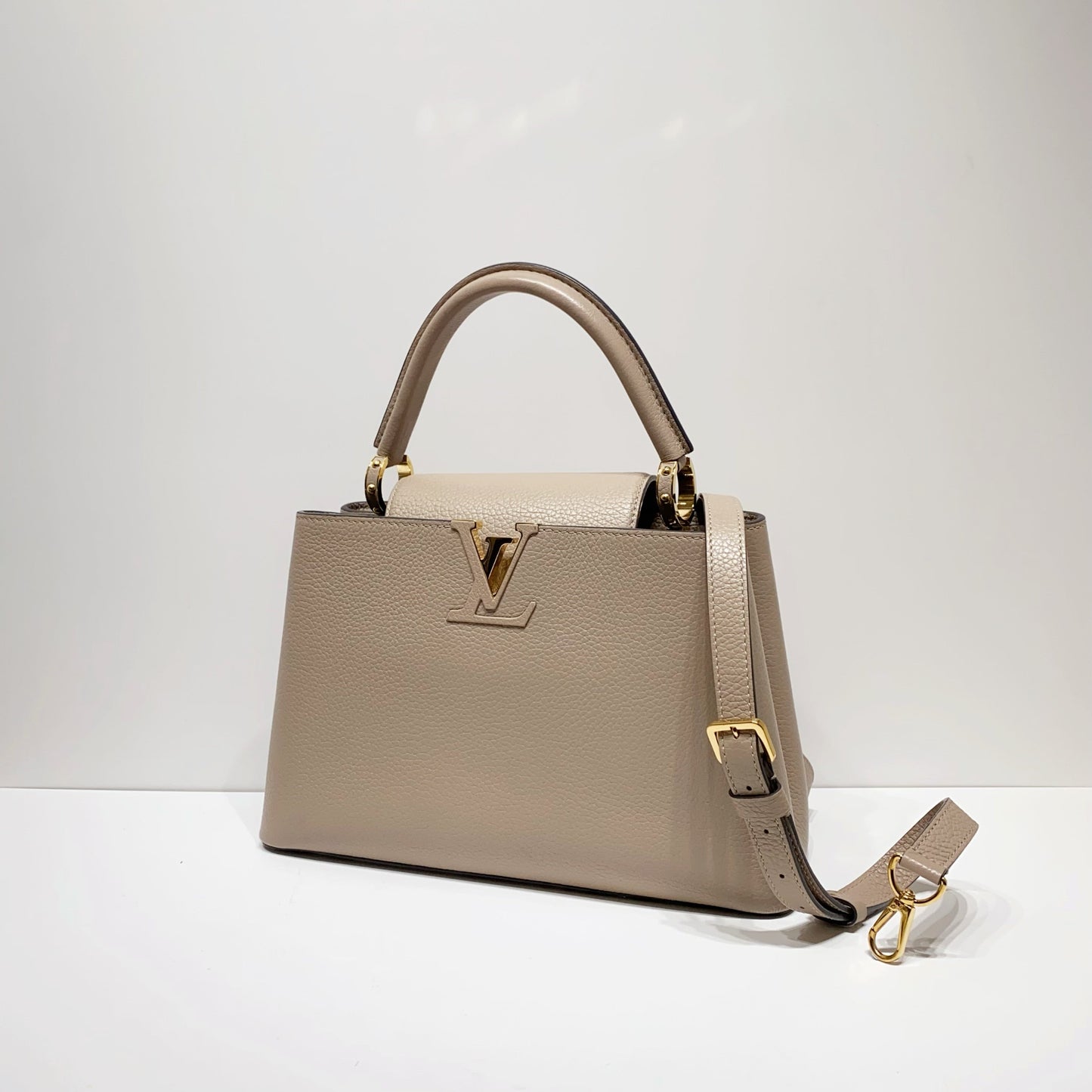 No.4236-Louis Vuitton Capucines MM