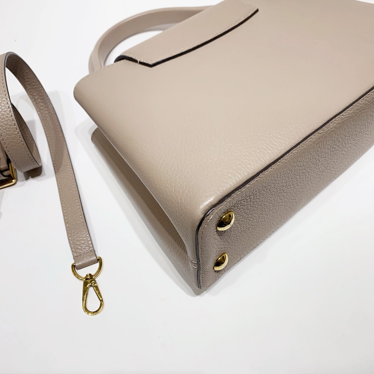 No.4236-Louis Vuitton Capucines MM