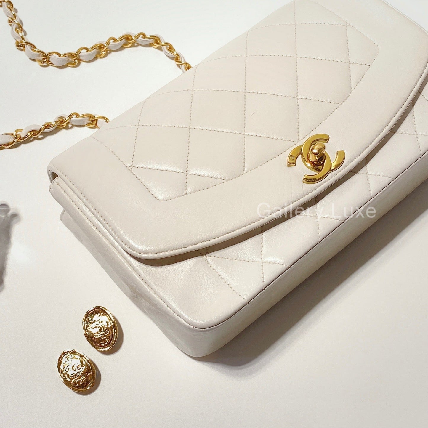 No.2321-Chanel Vintage Lambskin Diana Bag 22cm