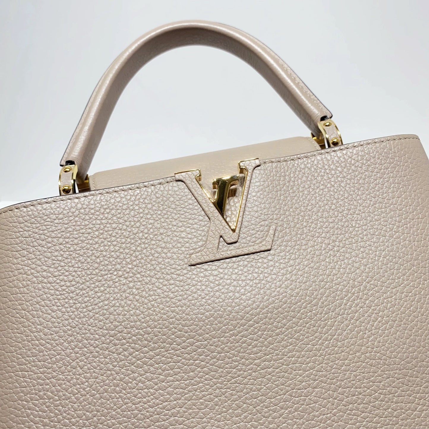 No.4236-Louis Vuitton Capucines MM