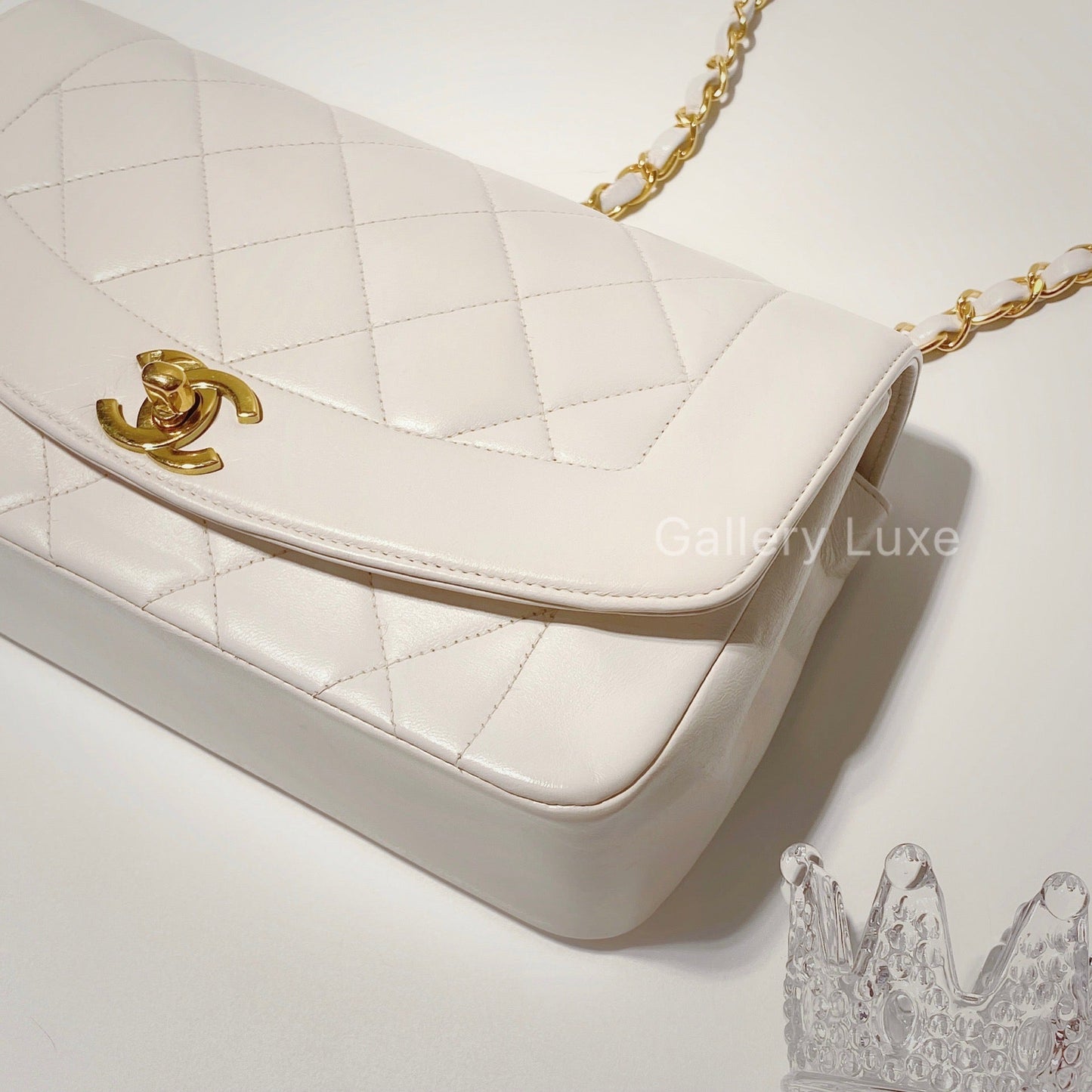 No.2321-Chanel Vintage Lambskin Diana Bag 22cm
