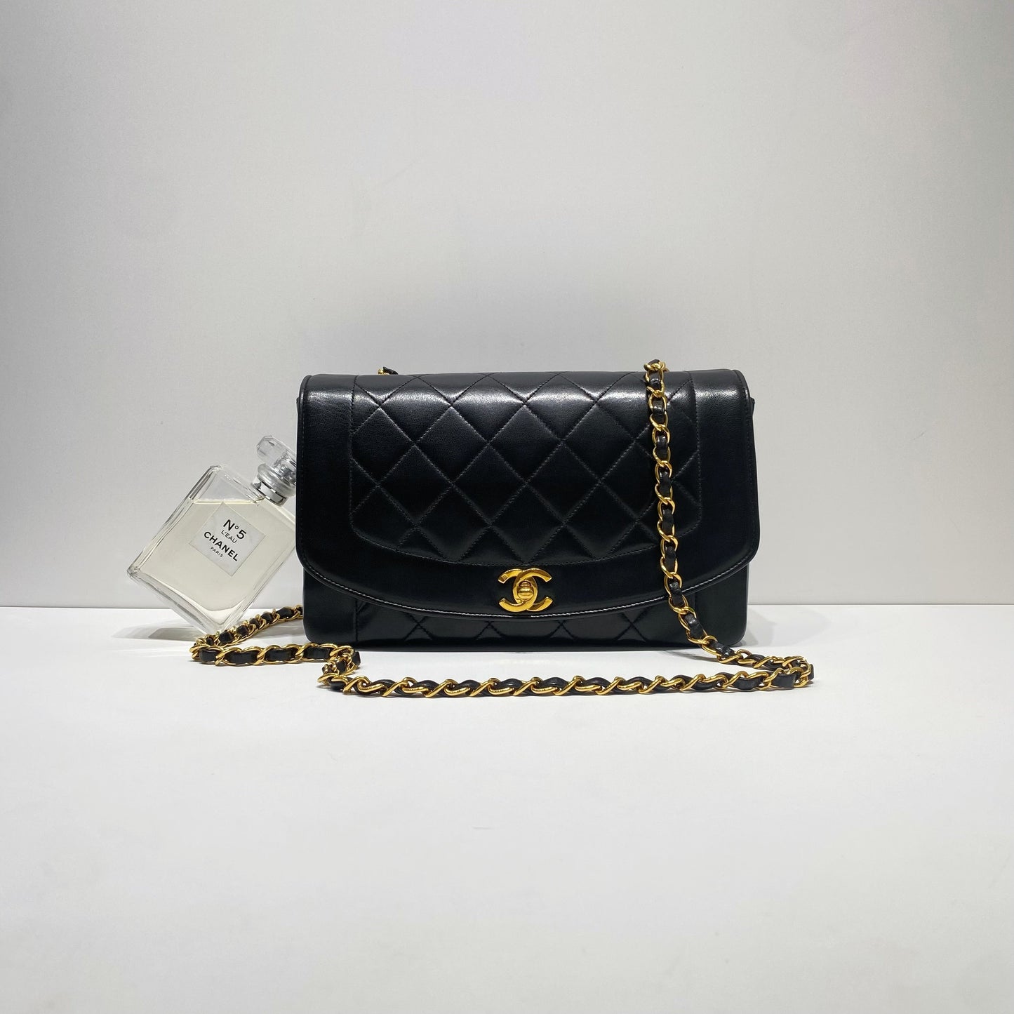 No.4369-Chanel Vintage Lambskin Diana Bag 25cm