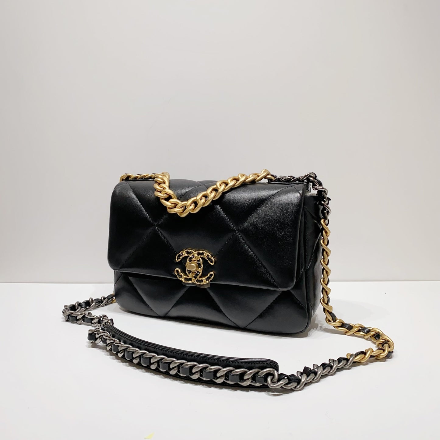 No.4171-Chanel 19 Small Handbag (Unused / 未使用品)
