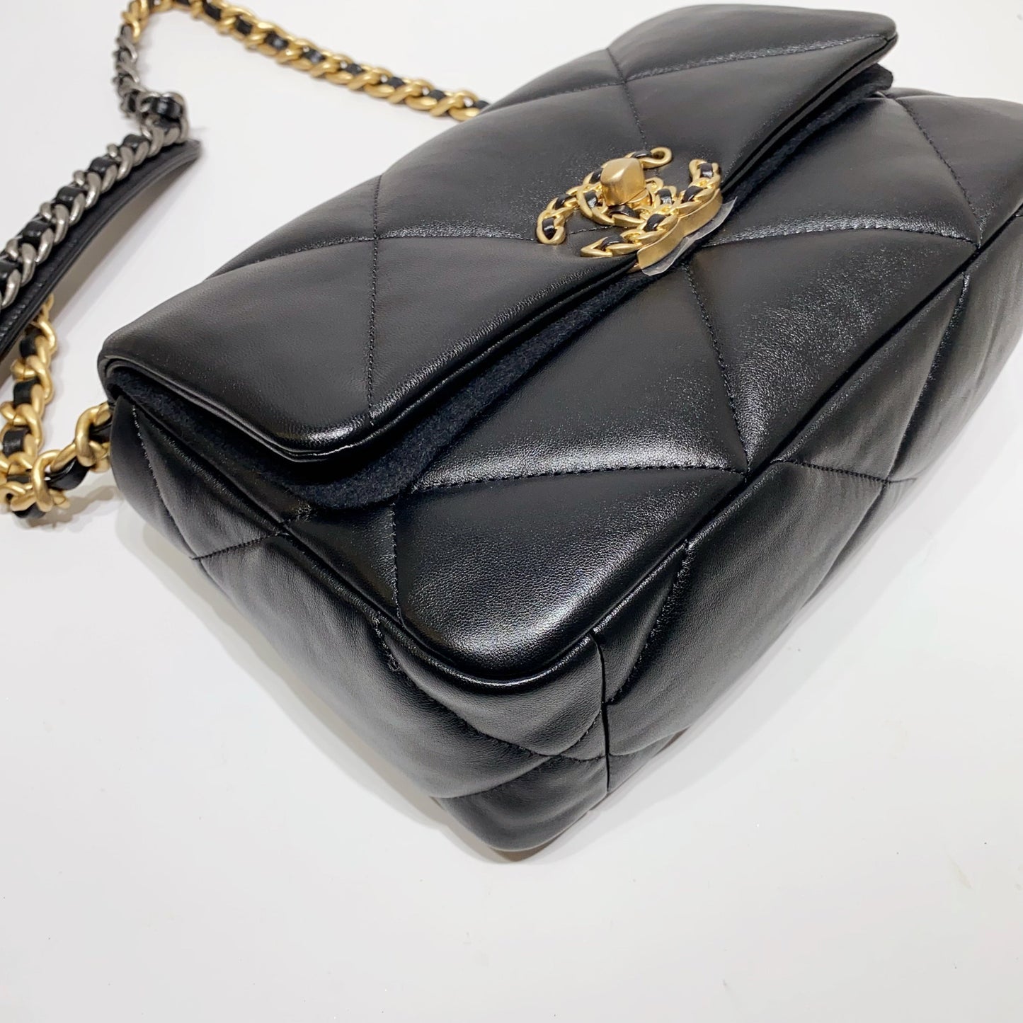 No.4171-Chanel 19 Small Handbag (Unused / 未使用品)