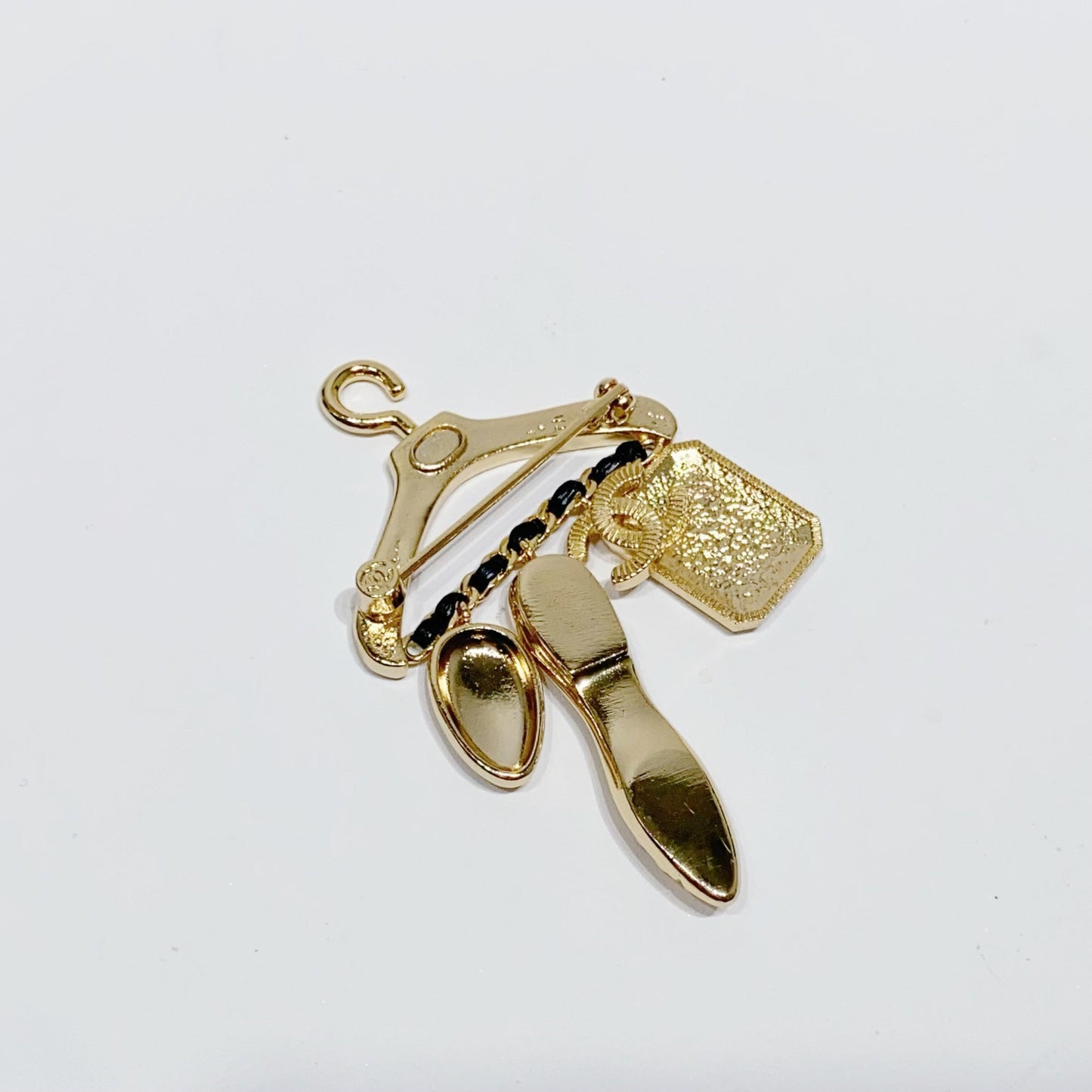 No.4176-Chanel Metal & Leather Hanger Brooch