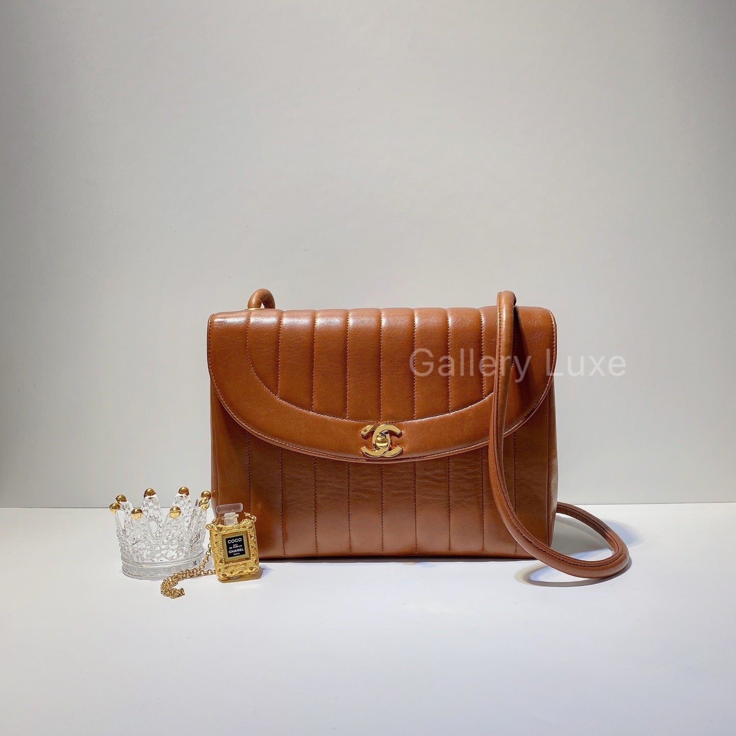 No.2831-Chanel Vintage Lambskin Vertical Lines Shoulder Bag