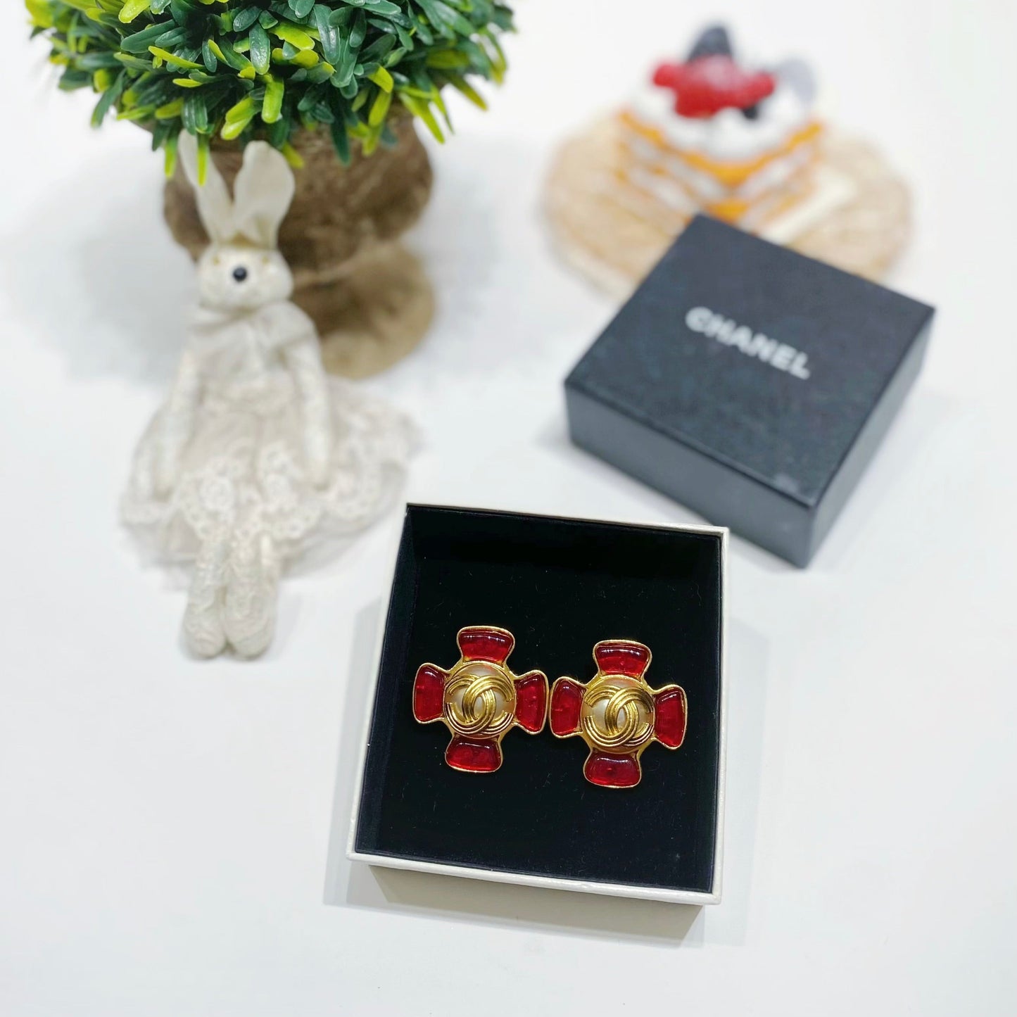 No.4189-Chanel Vintage Glass Stone Pearl Coco Mark Clip Earrings