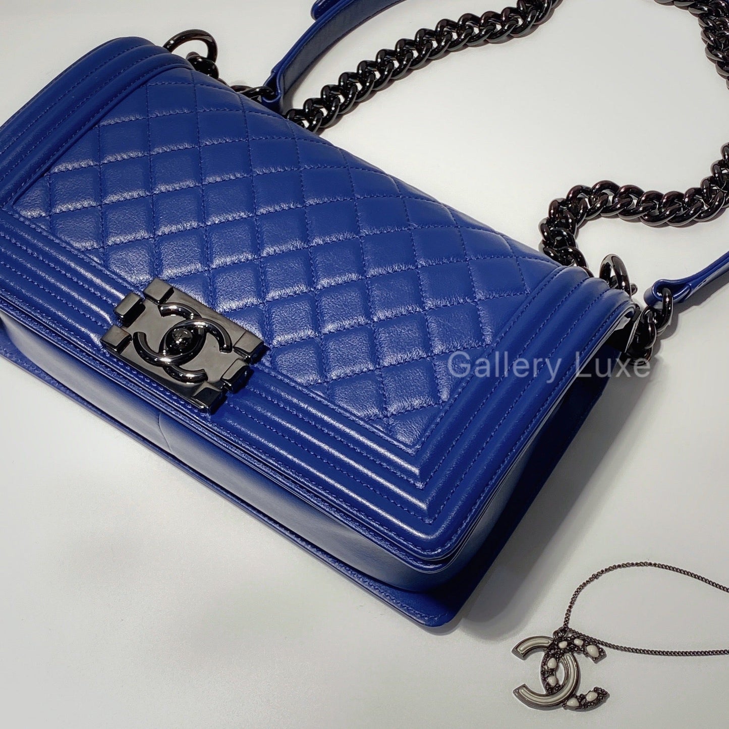 No.3920-Chanel Calfskin So Black Boy 25cm
