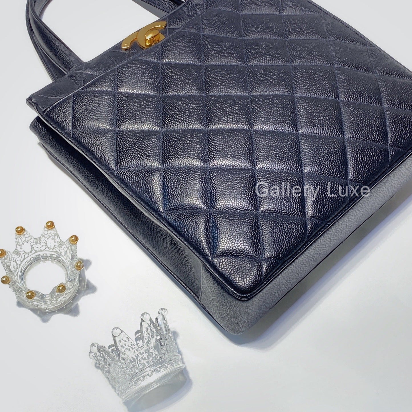 No.2525-Chanel Vintage Caviar Turn Lock Handbag