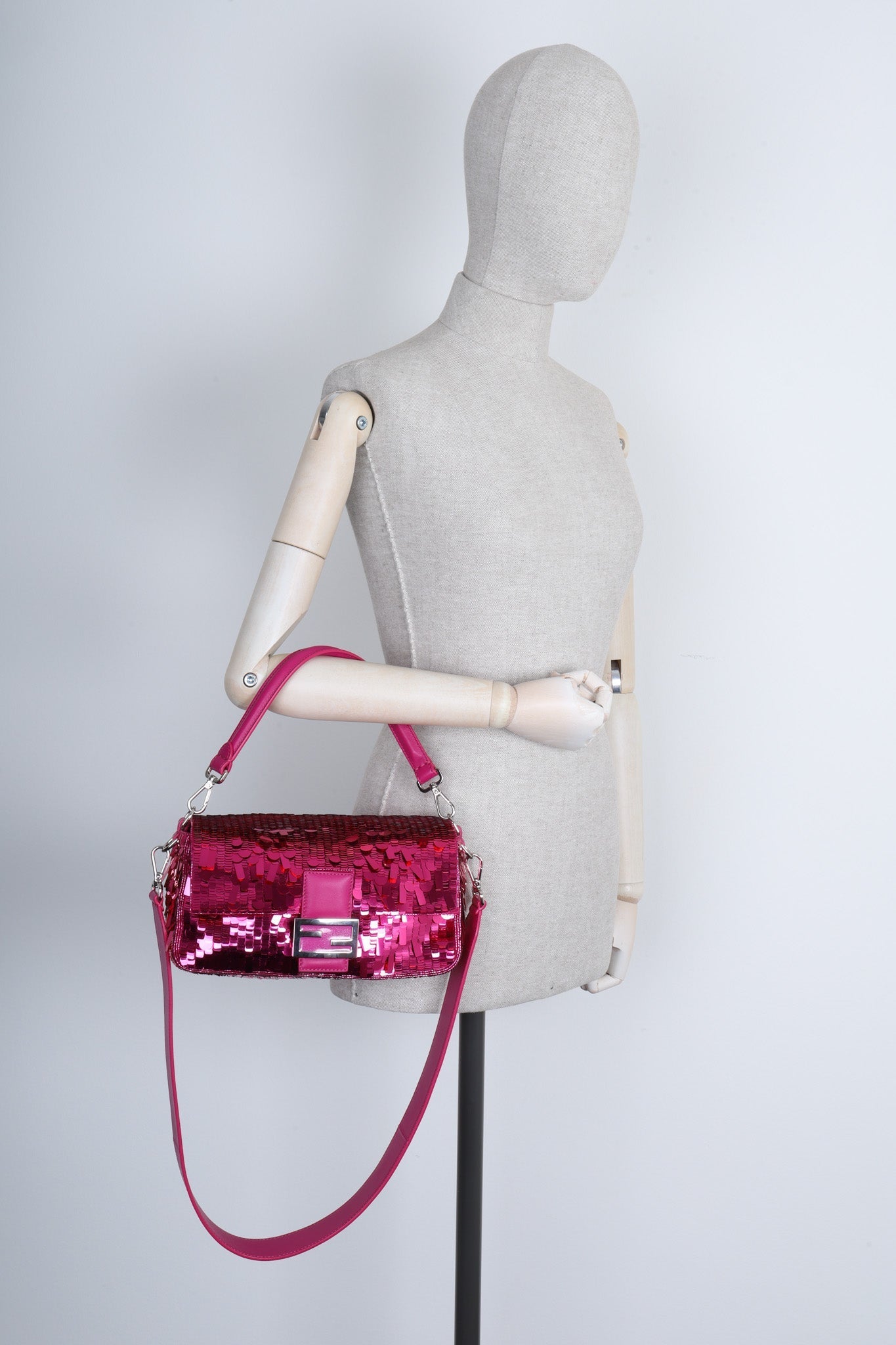 Luxury Fendi Iconic Medium Baguette Sequin Pink