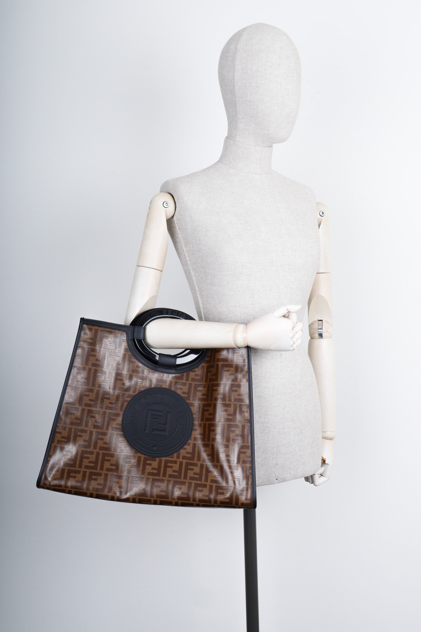 Luxury Fendi Runaway Tote Bag Large