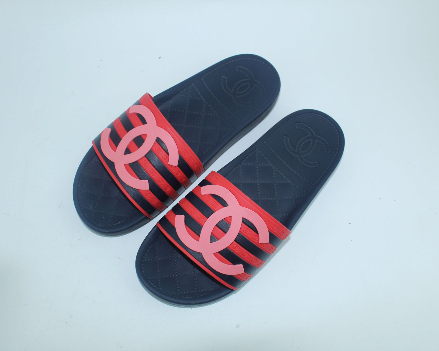 CHANEL RUBBER CC FLAT SLIDE SANDALS