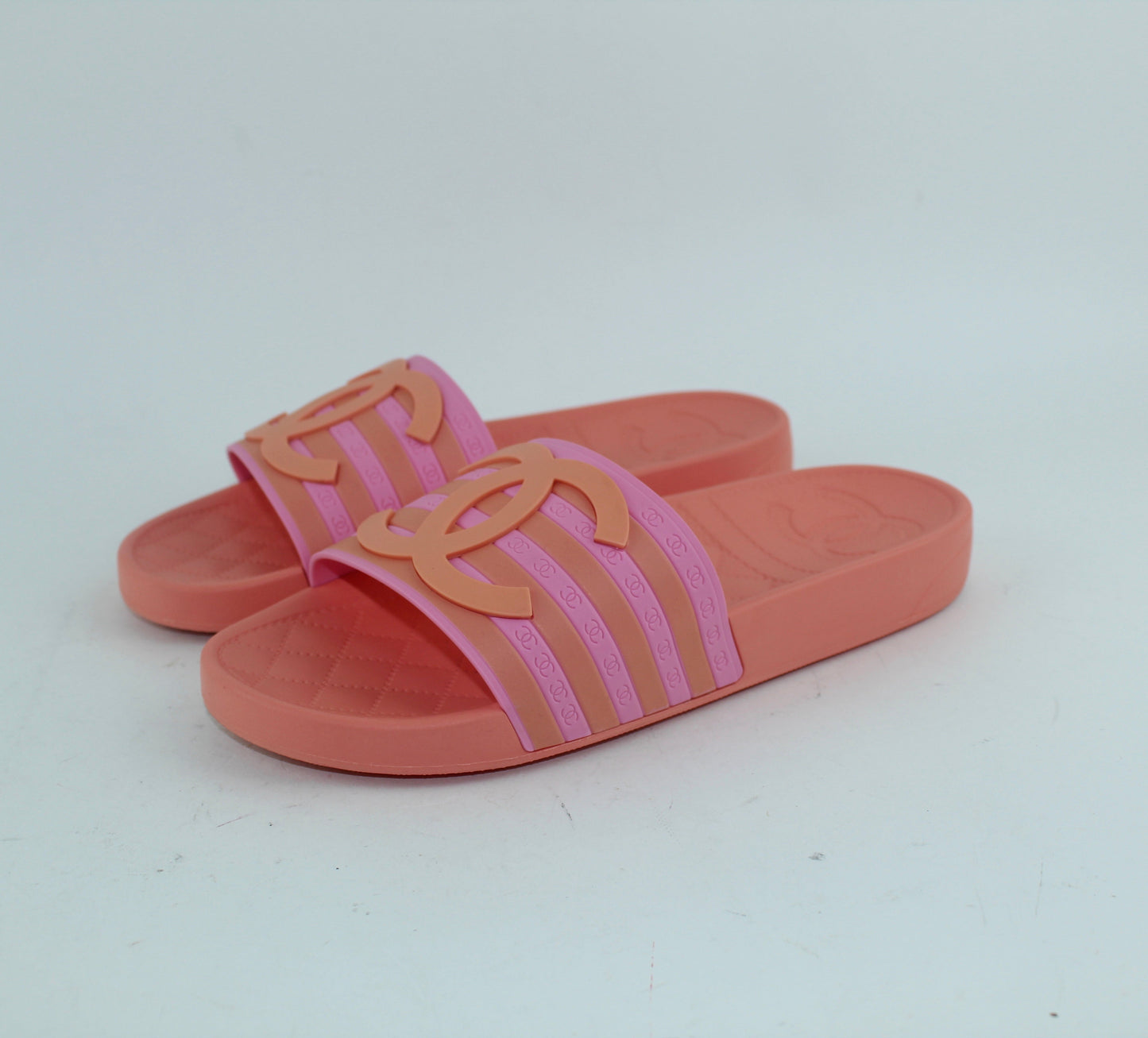 CHANEL RUBBER CC FLAT SLIDE SANDALS