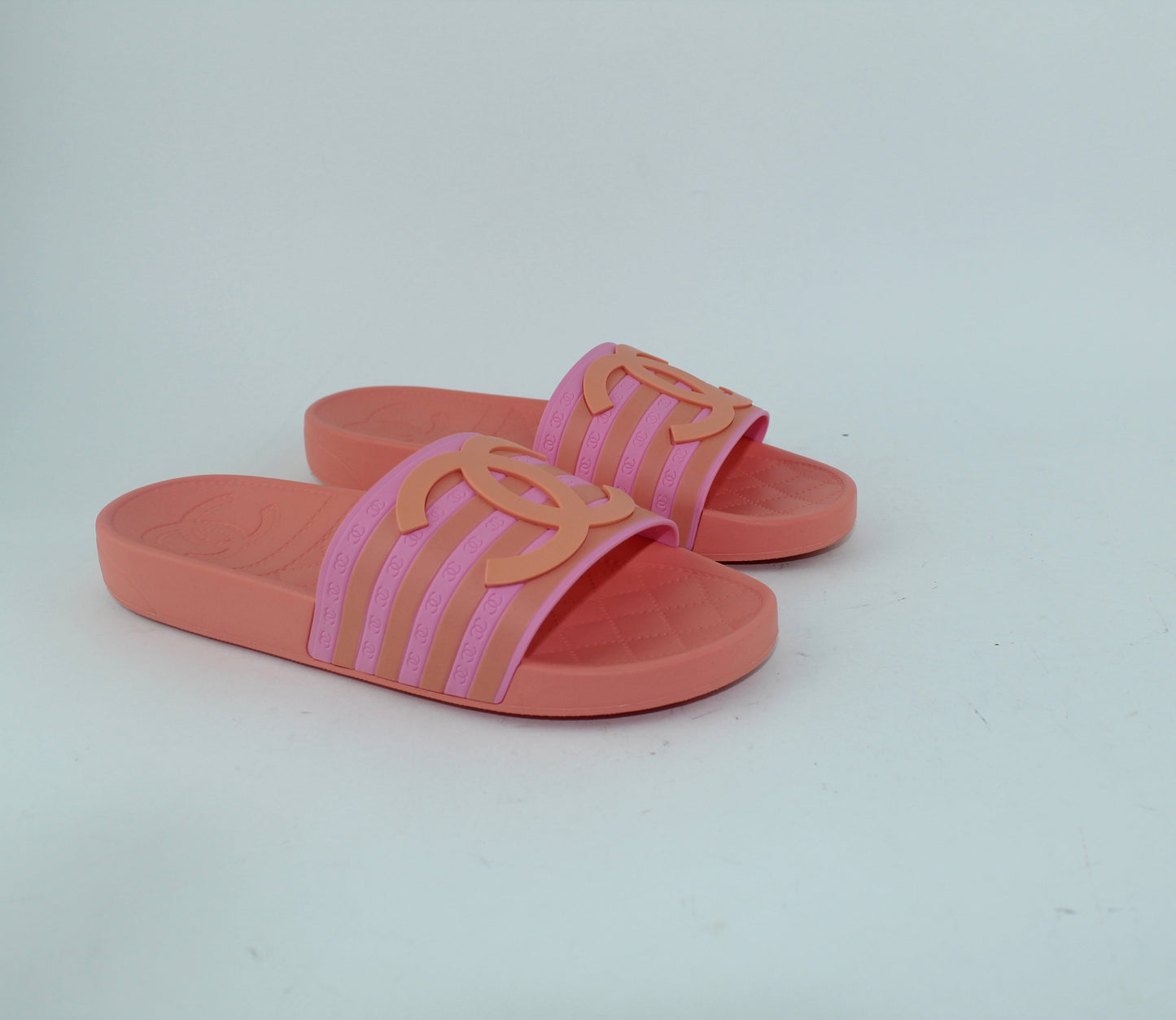 CHANEL RUBBER CC FLAT SLIDE SANDALS