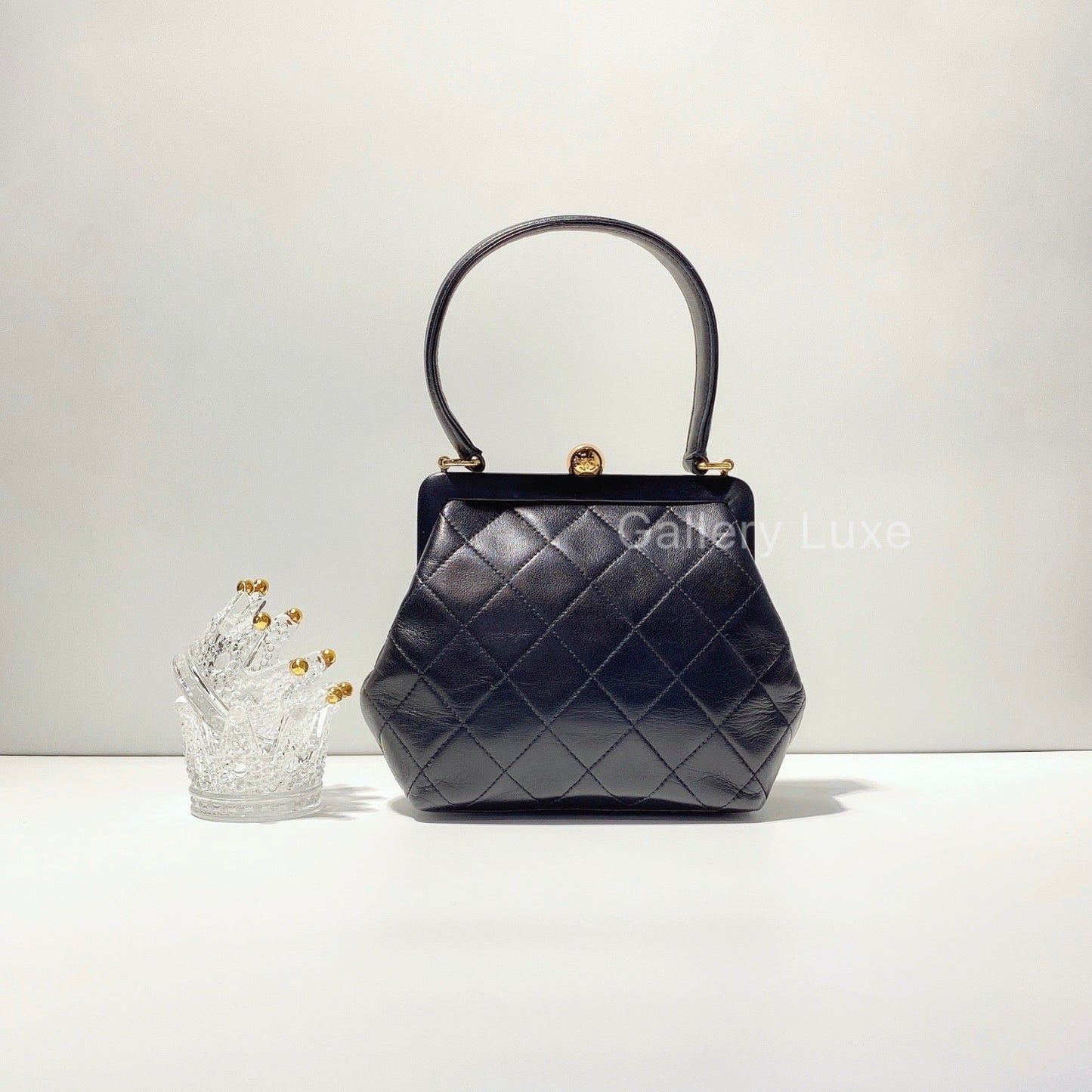 No.2540-Chanel Vintage Lambskin Kiss-Lock Handbag