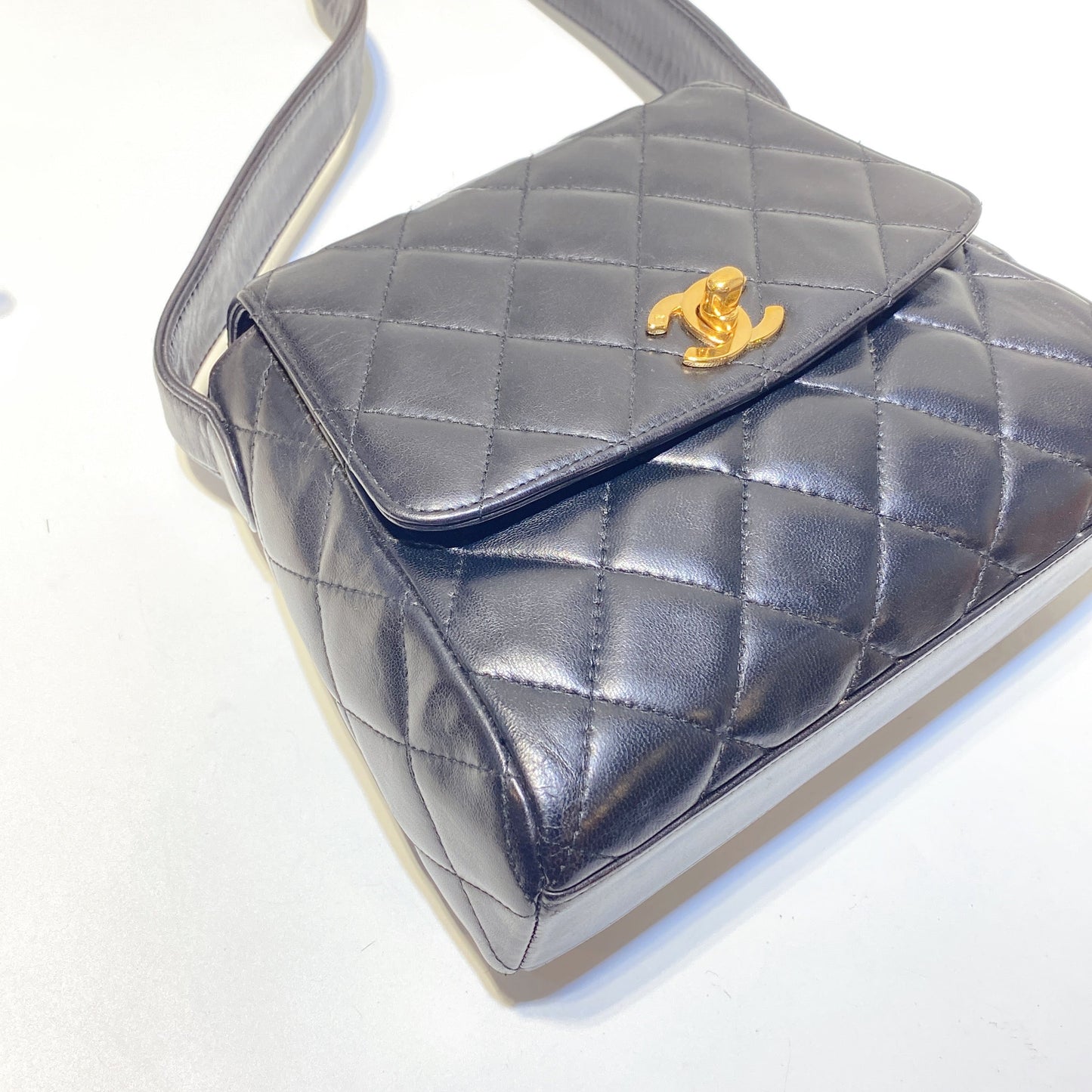 No.3048-Chanel Vintage Lambskin Handbag