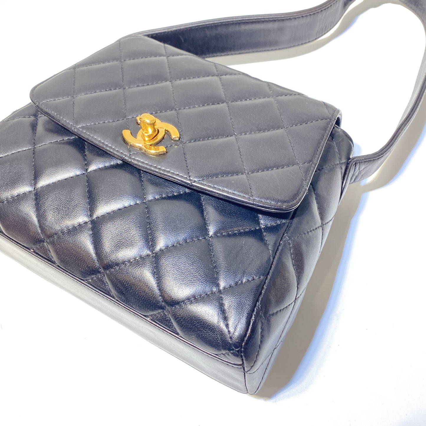 No.3048-Chanel Vintage Lambskin Handbag