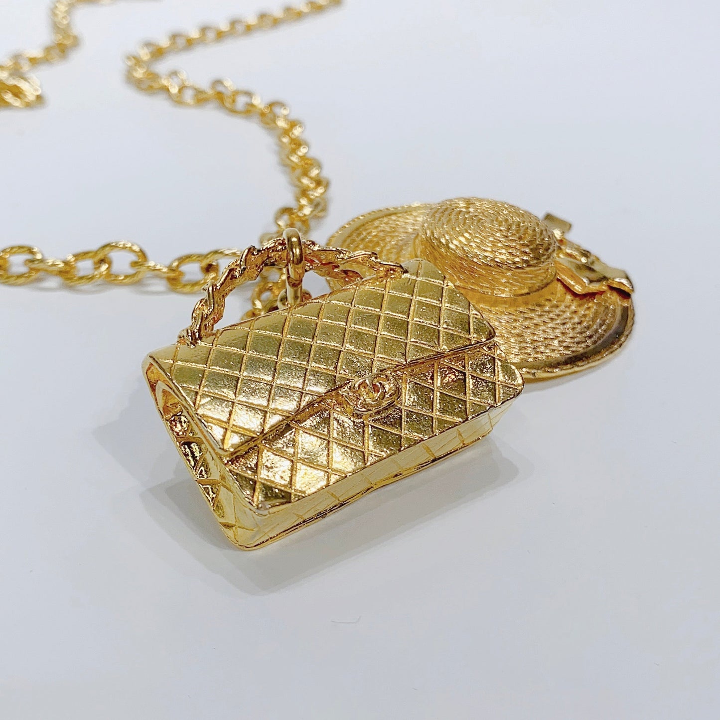 No.3842-Chanel Vintage Gold Bag & Hat Charm Chain Belt