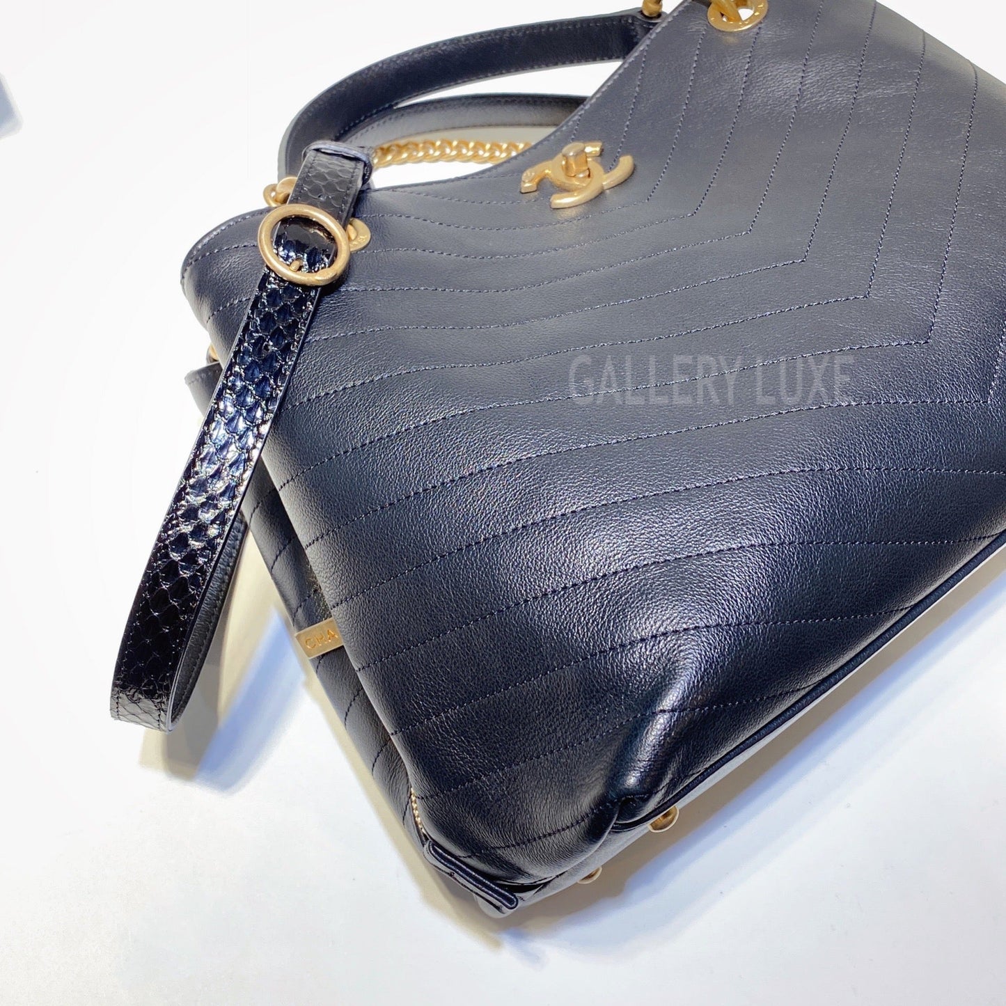 No.3153-Chanel Large Chevron Chic Shopping Bag