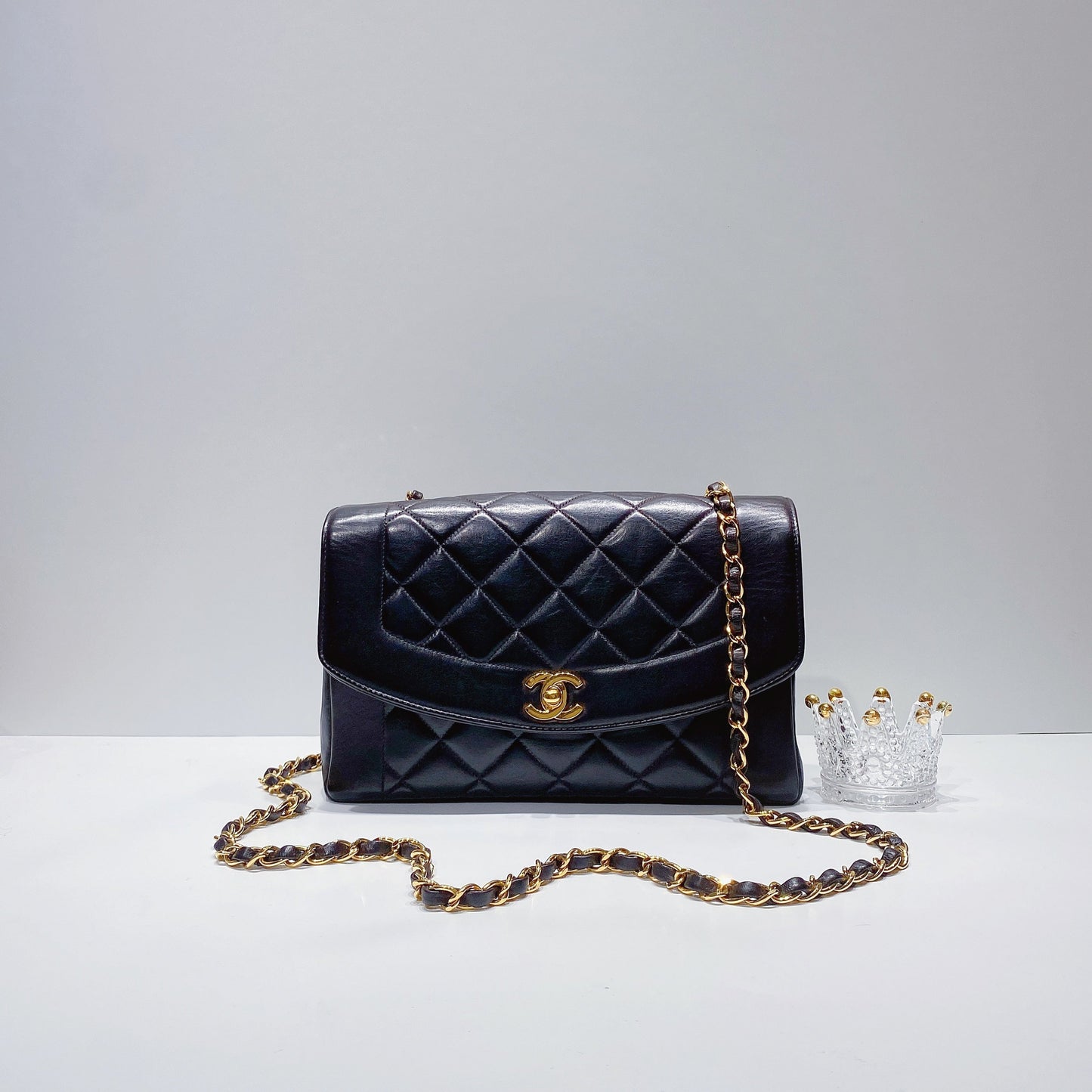 No.3650-Chanel Vintage Lambskin Diana Bag 25cm With Back Pocket