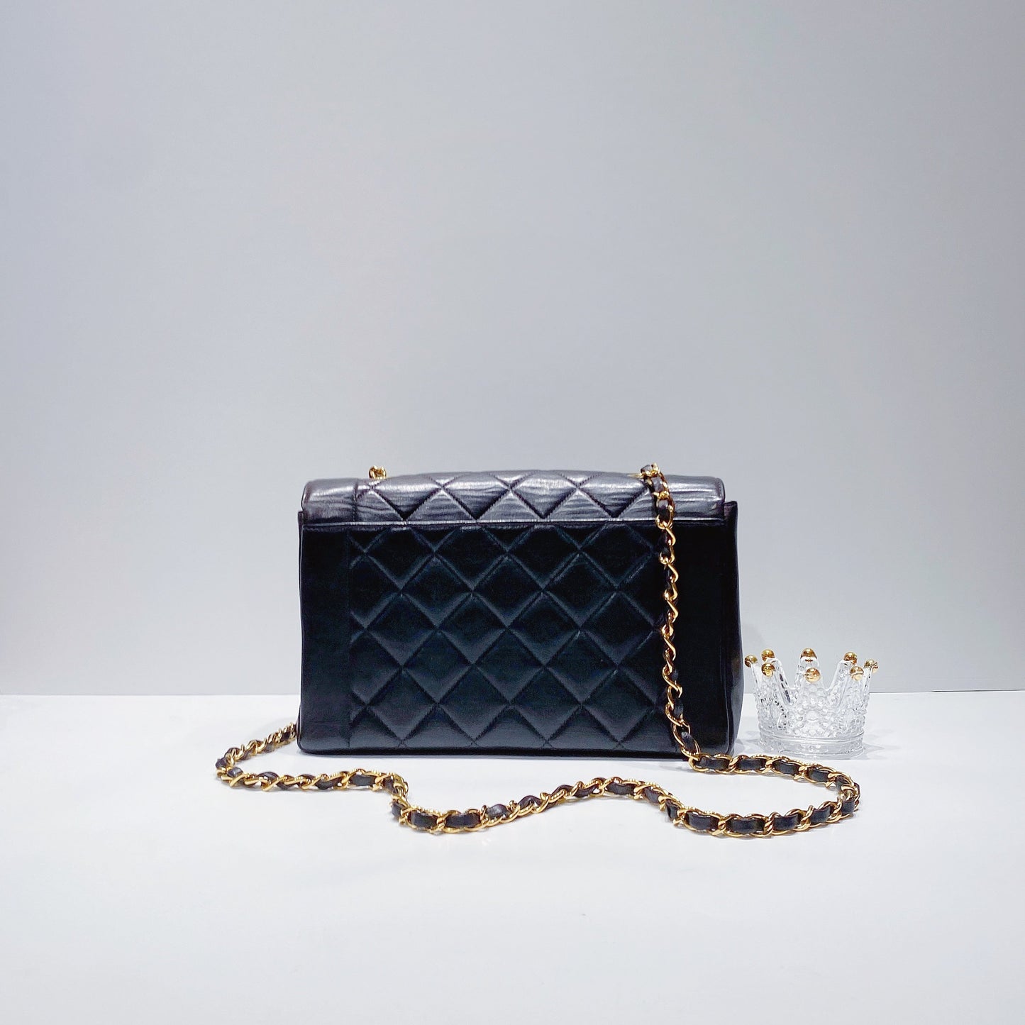 No.3650-Chanel Vintage Lambskin Diana Bag 25cm With Back Pocket