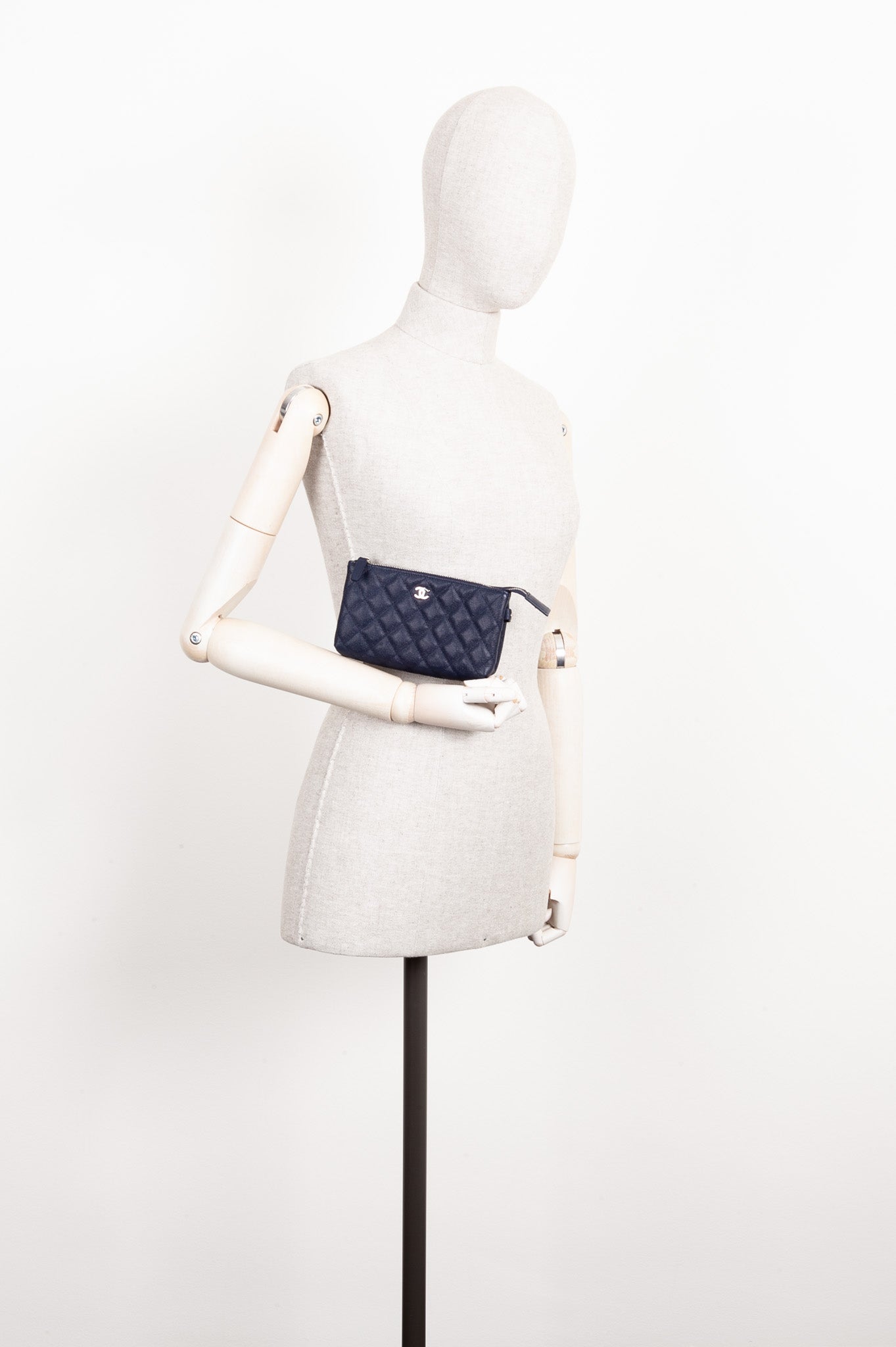 CHANEL Pochette Caviar Navy