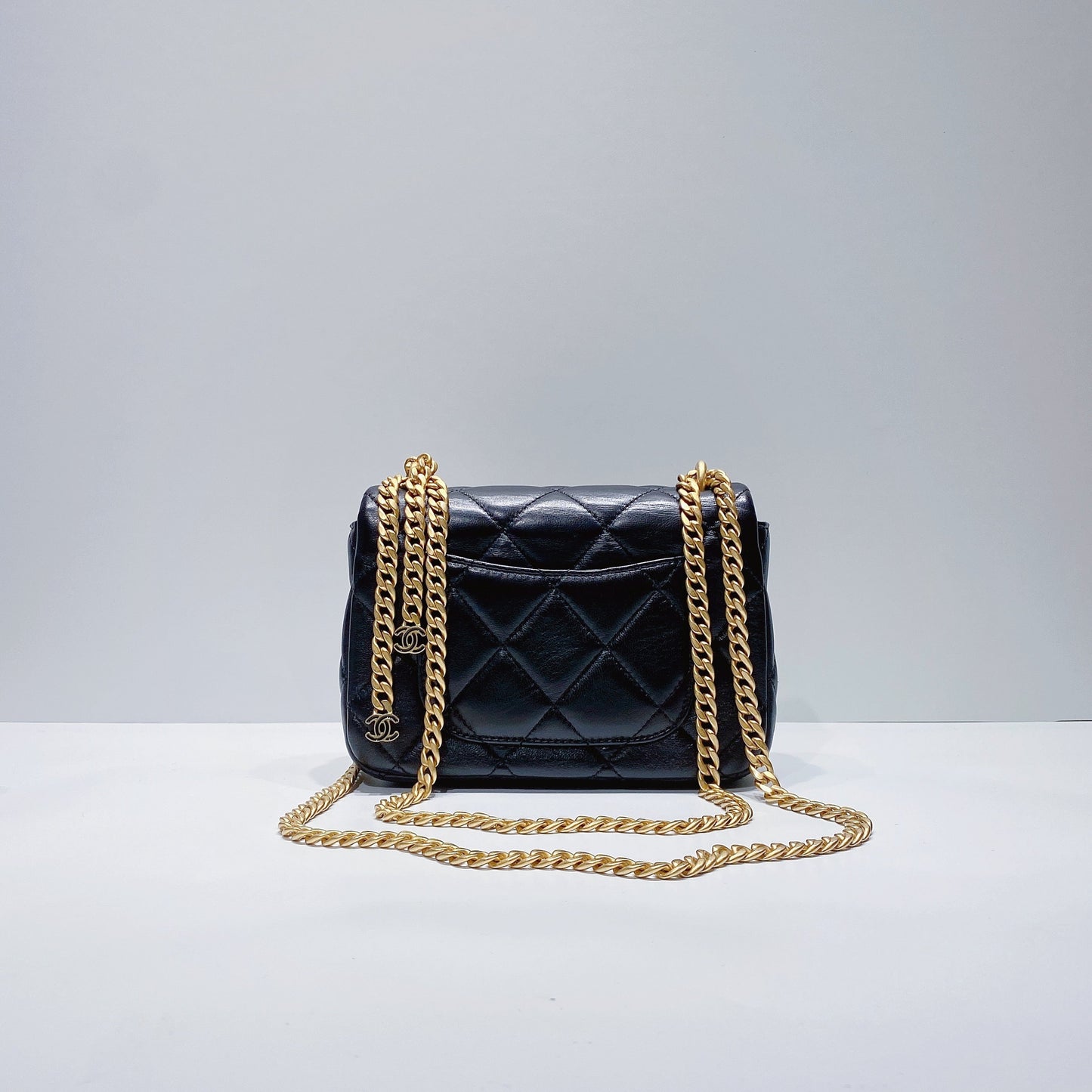 No.3656-Chanel Lambskin Pending CC Flap Bag