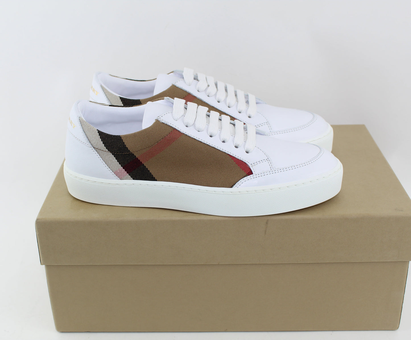 BURBERRY SALMOND LOW TOP SNEAKER SIZE 36