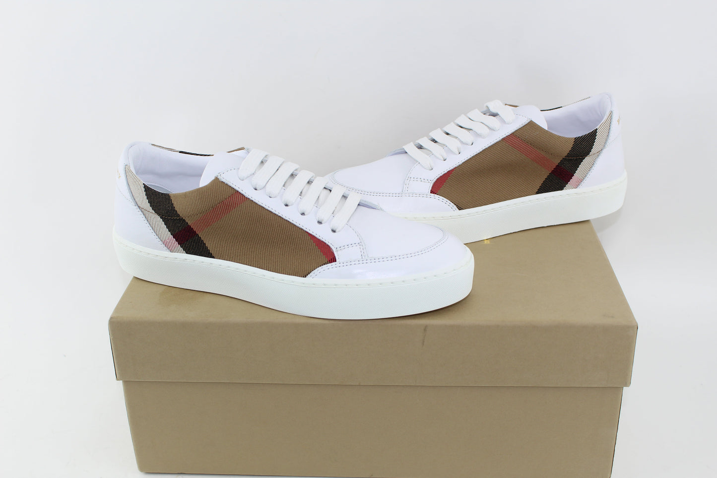 BURBERRY SALMOND LOW TOP SNEAKER SIZE 36