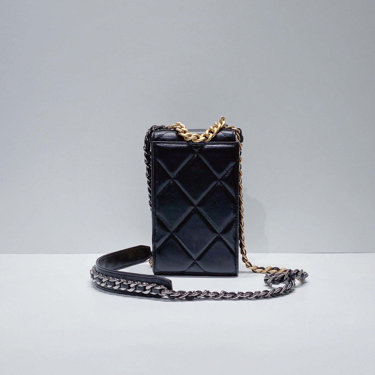 No.3531-Chanel 19 Phone Holder With Chain (Unused / 未使用品)