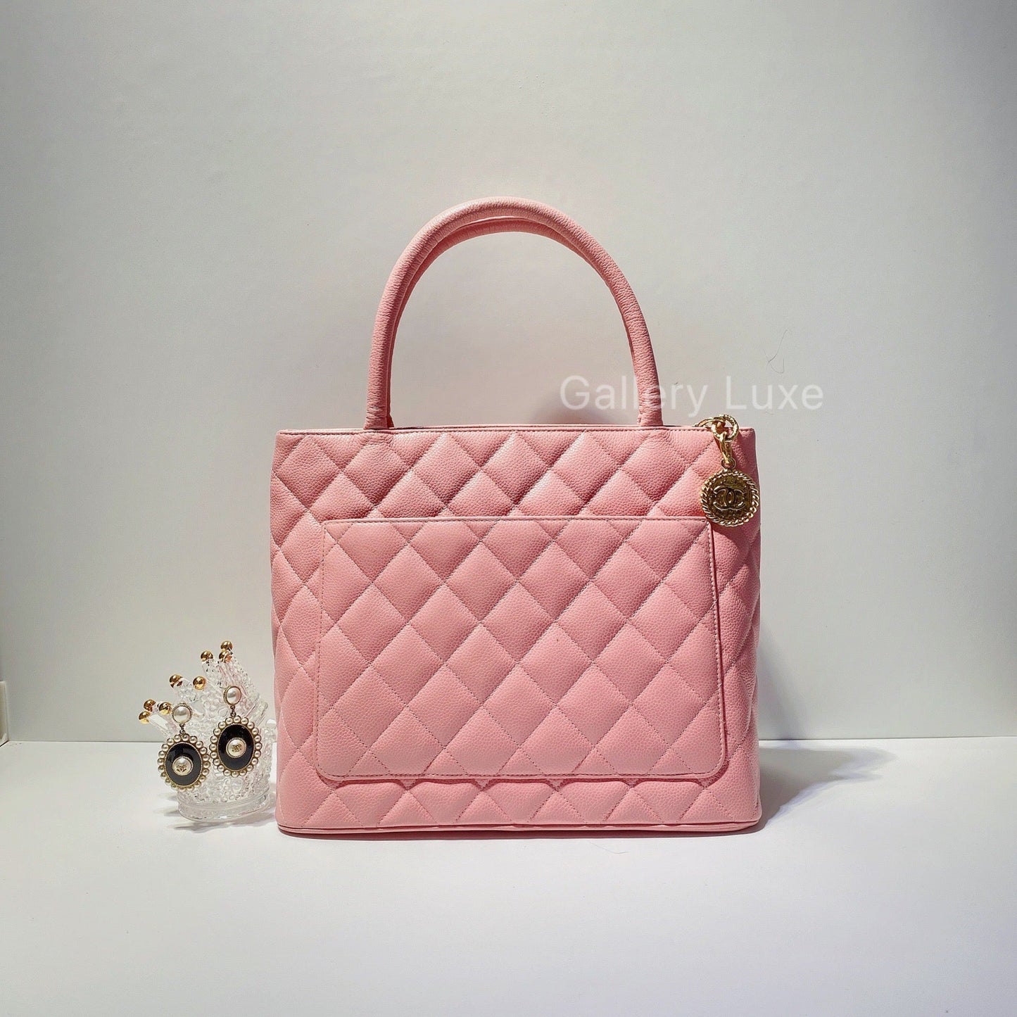 No.2566-Chanel Vintage Caviar Medallion