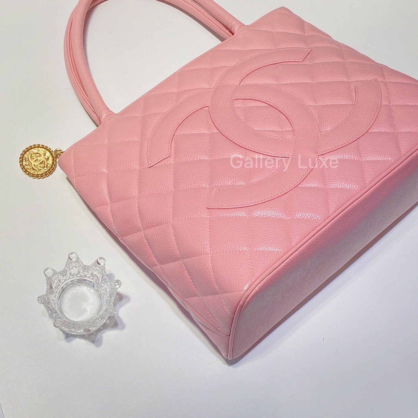 No.2566-Chanel Vintage Caviar Medallion