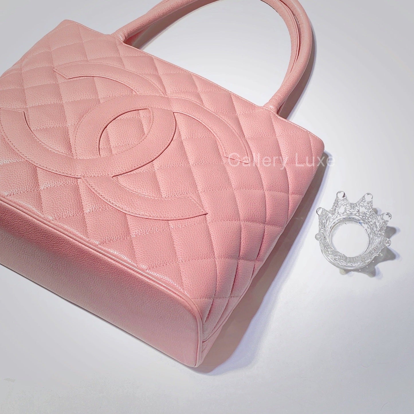 No.2566-Chanel Vintage Caviar Medallion